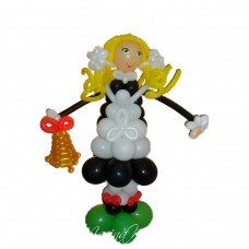 Дівчинка випускниця з кульок