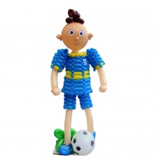 Іграшка футболіст з кульок