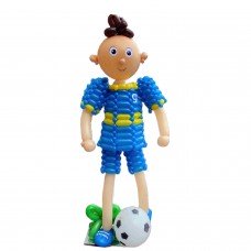 Іграшка футболіст з кульок
